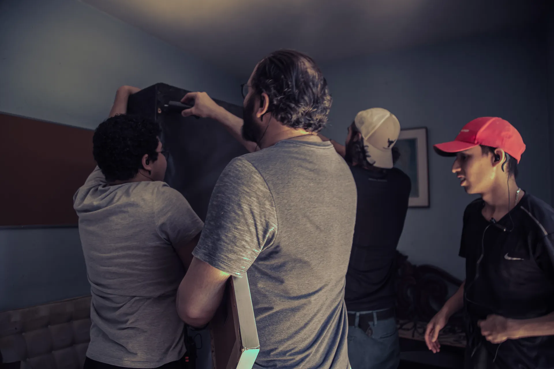 Montagem de cenário no set de filmagem
